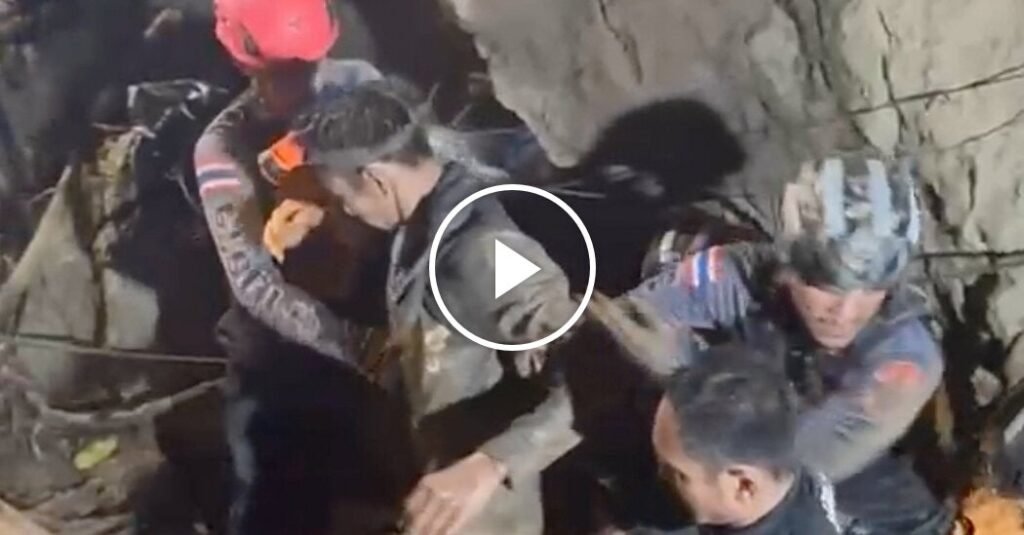 Rescatistas liberan a minero atrapado dentro de una cueva en Laos