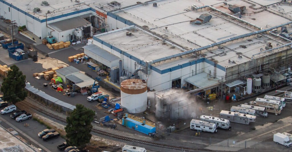 Se reduce la amenaza de explosión de un tanque de sustancias químicas tóxicas, dicen las autoridades