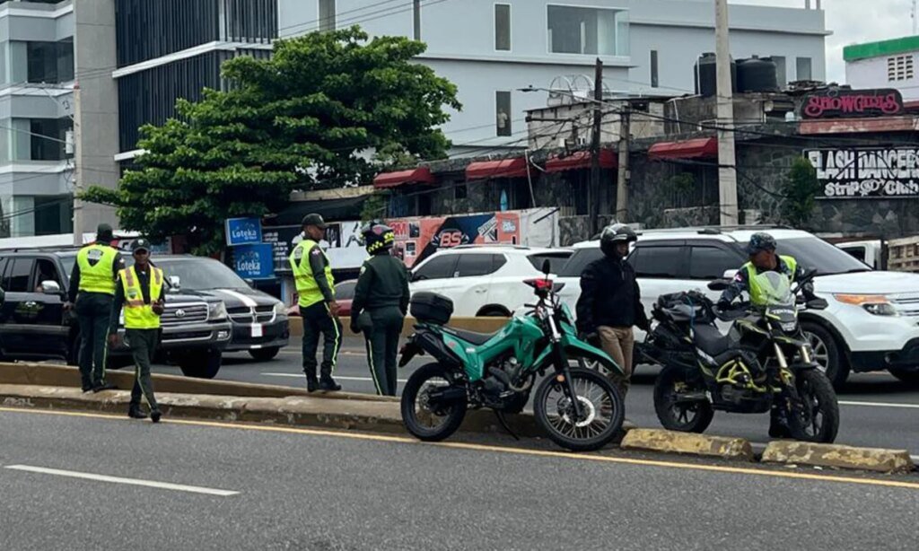 El arriesgado operativo de Digesett en la salida de elevado: ¿Prioridad en multas o seguridad vial?