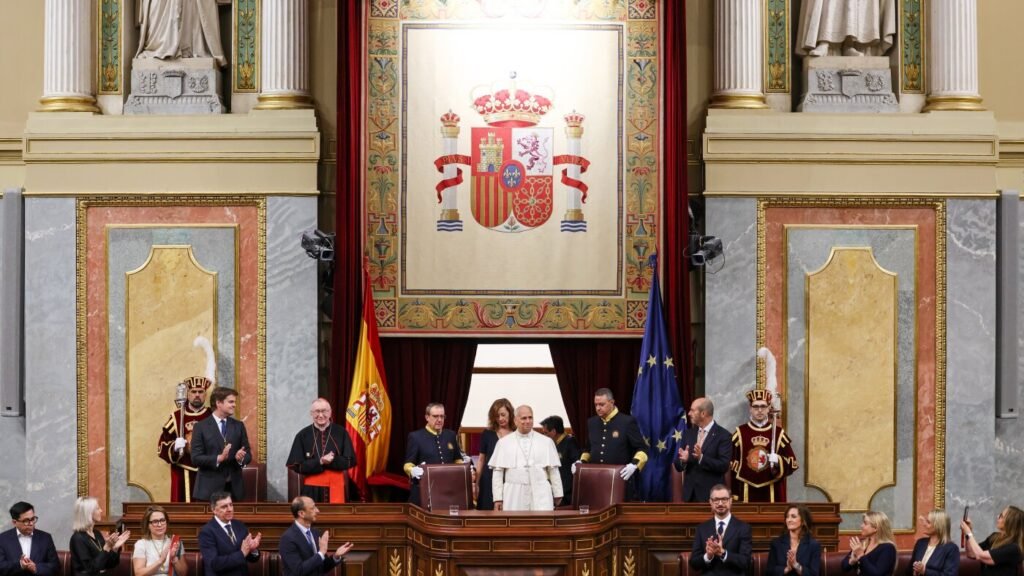 En discurso ante el parlamento español, el Papa exige respeto por la dignidad de todas las personas : NPR