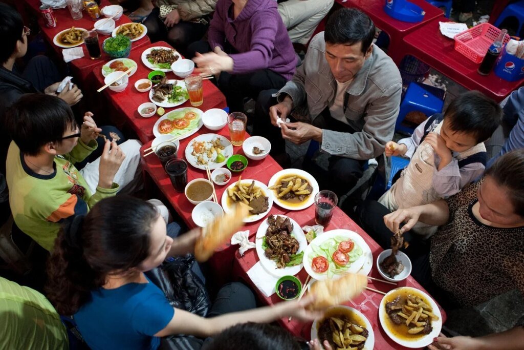 Los alimentos insalubres causan 866 millones de enfermedades y 1,5 millones de muertes al año; los niños pequeños corren el mayor riesgo Los alimentos insalubres causan 866 millones de enfermedades y 1,5 millones de muertes al año; los niños pequeños corren el mayor riesgo