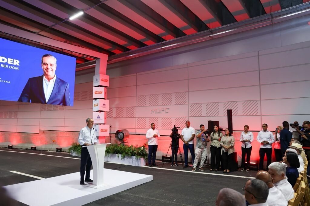 Abinader inaugura túnel de la Plaza de la Bandera y renueva el entorno Abinader inaugura túnel de la Plaza de la Bandera y renueva el entorno