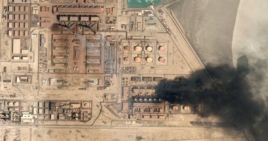 Actualizaciones sobre la guerra de Irán: Trump amenaza con bombardear un puente o una planta de energía por cada barco atacado en el Estrecho de Ormuz