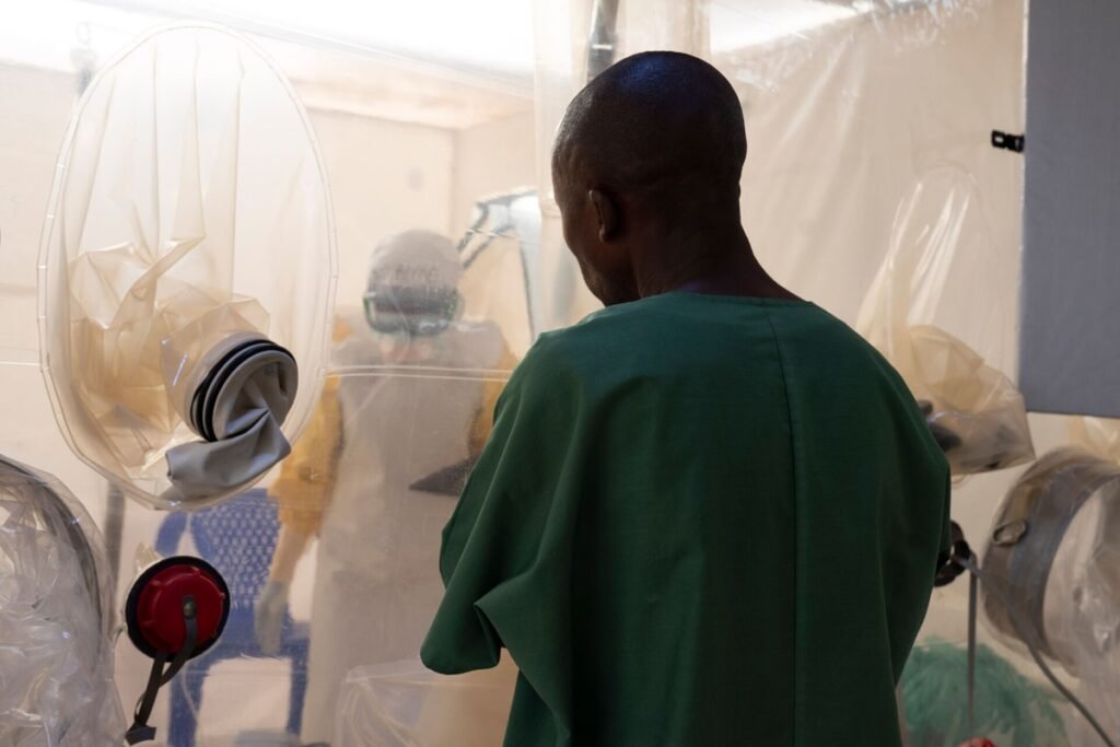 Comienza la inscripción de pacientes en un ensayo científico para identificar los primeros tratamientos eficaces para la enfermedad por el virus Bundibugyo Comienza la inscripción de pacientes en un ensayo científico para identificar los primeros tratamientos eficaces para la enfermedad por el virus Bundibugyo