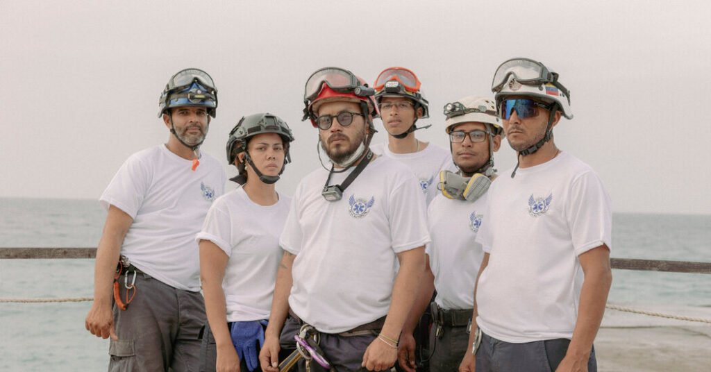 En Venezuela, estos trabajadores de rescate y voluntarios se apresuraron a llegar a la zona del terremoto En Venezuela, estos trabajadores de rescate y voluntarios se apresuraron a llegar a la zona del terremoto