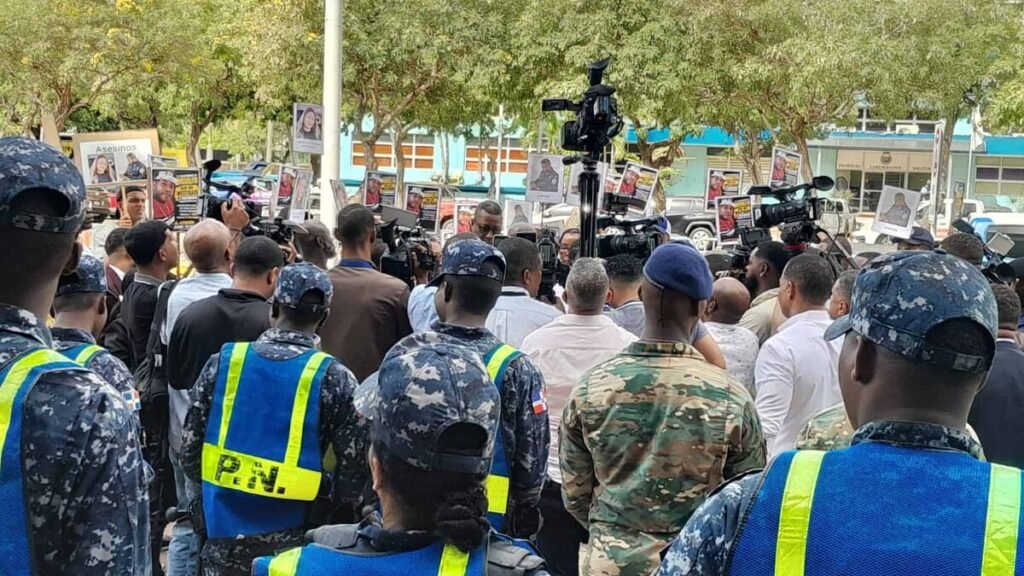 Familiares protestan por muerte de hombre detenido en San Cristóbal Familiares protestan por muerte de hombre detenido en San Cristóbal