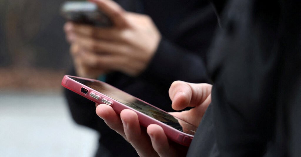 Francia se une a un movimiento global para restringir las redes sociales para los niños Francia se une a un movimiento global para restringir las redes sociales para los niños