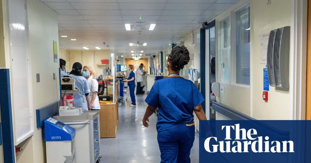 Los datos muestran que un número creciente de parteras más jóvenes abandonan el NHS en Inglaterra | Partería Los datos muestran que un número creciente de parteras más jóvenes abandonan el NHS en Inglaterra | Partería