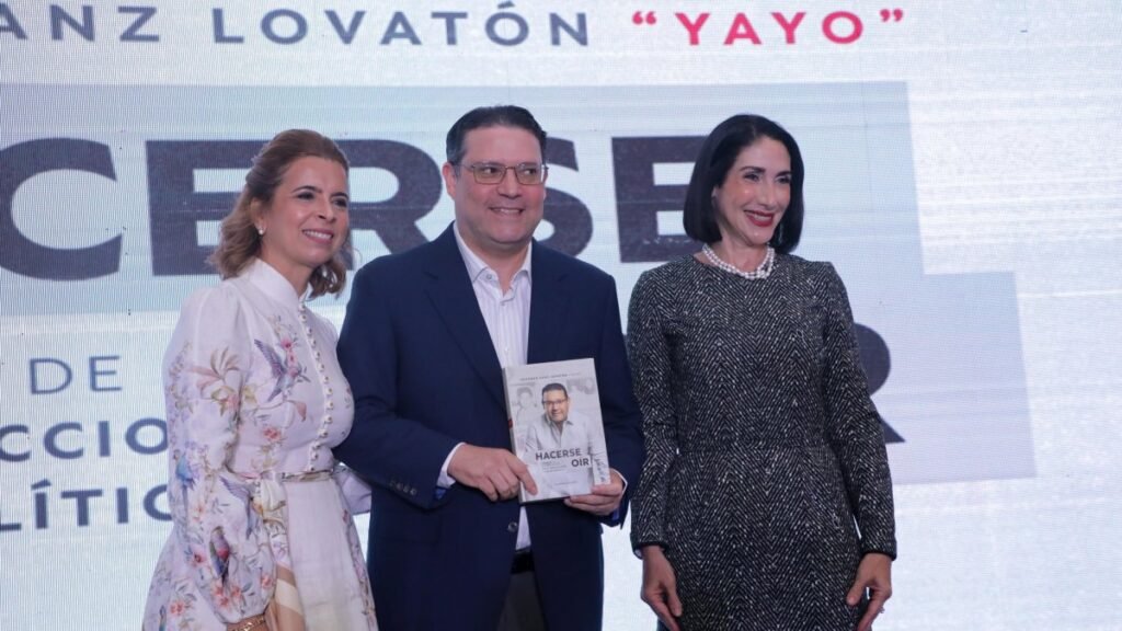 Primera dama participa en puesta en circulación del libro «Hacerse oír», escrita por Yayo Lovatón El lanzamiento se llevó a cabo con la presencia de líderes empresariales, referentes políticos de diversos sectores y destacados hacedores de opinión pública del país.