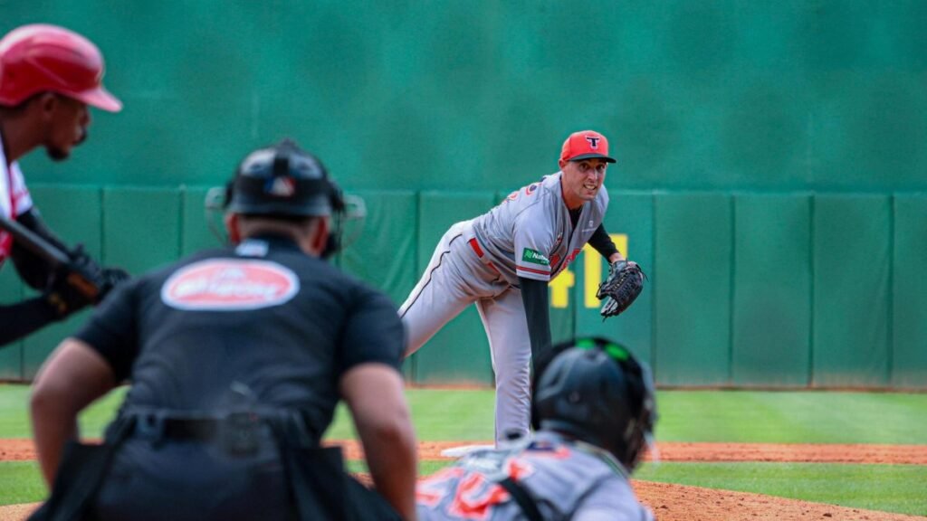 Aaron Sánchez y Carlos Rodríguez regresan con los Toros del Este