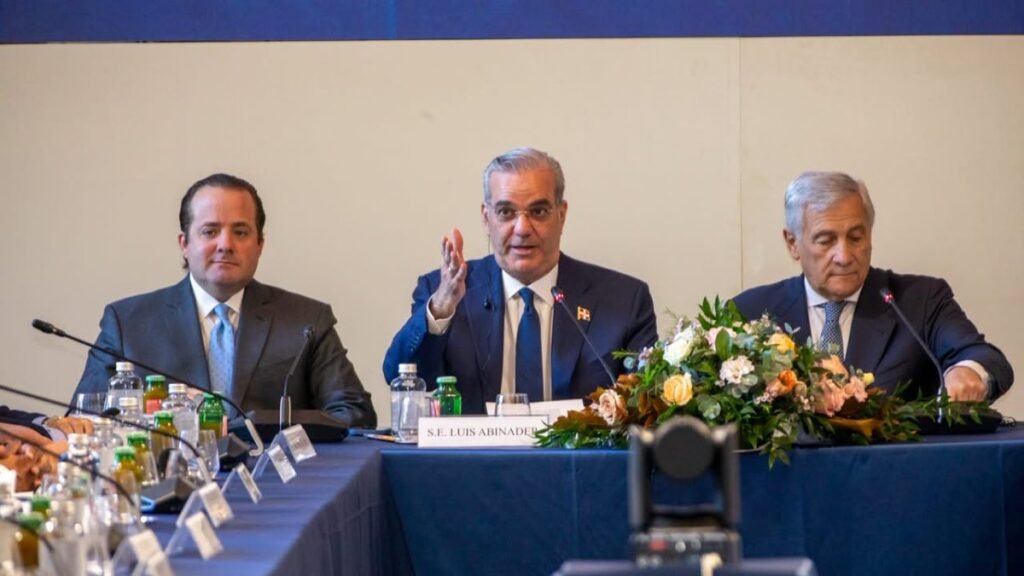 Cumbre empresarial en Roma: Abinader promueve incentivos y logística ante el capital italiano El presidente Abinader durante el encuentro en Roma.