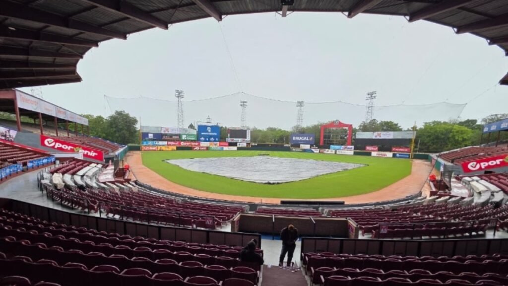 Así lucía anoche el Estadio Quisqueya-Juan Marichal