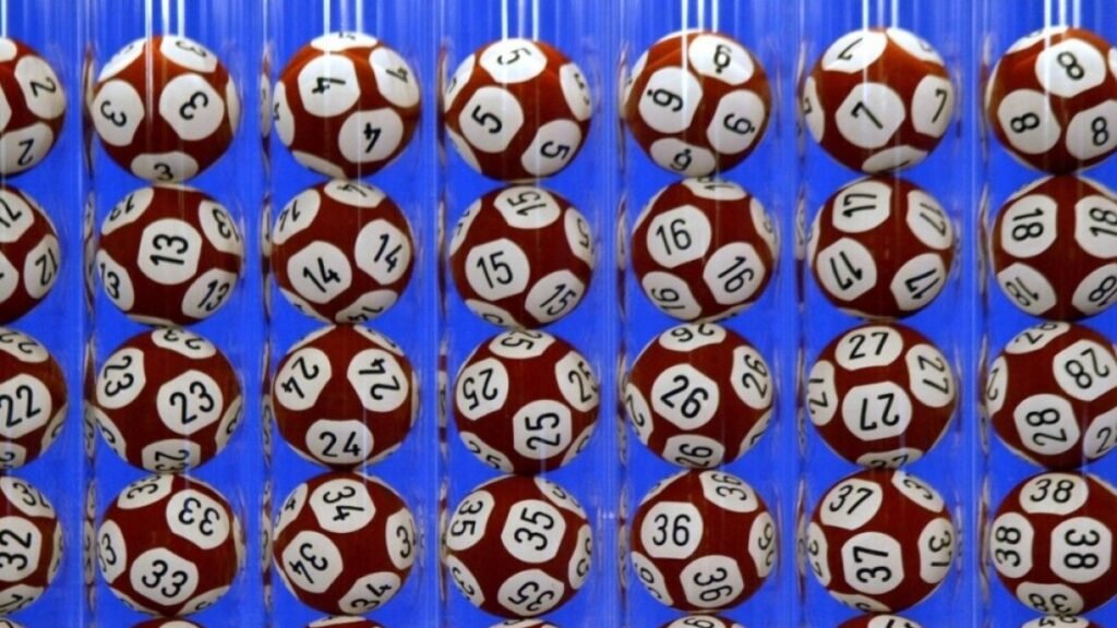Los resultados de la lotería de hoy lunes 05/10/26 Bolos de lotería.