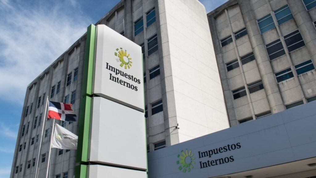 La retención está contemplada en el artículo 309, literales c y d, de la Ley 11-92, que instituye el Código Tributario dominicano, modificado por el artículo 10 de la Ley 253-12.